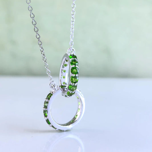 Interlocking Diopside Rings Necklace