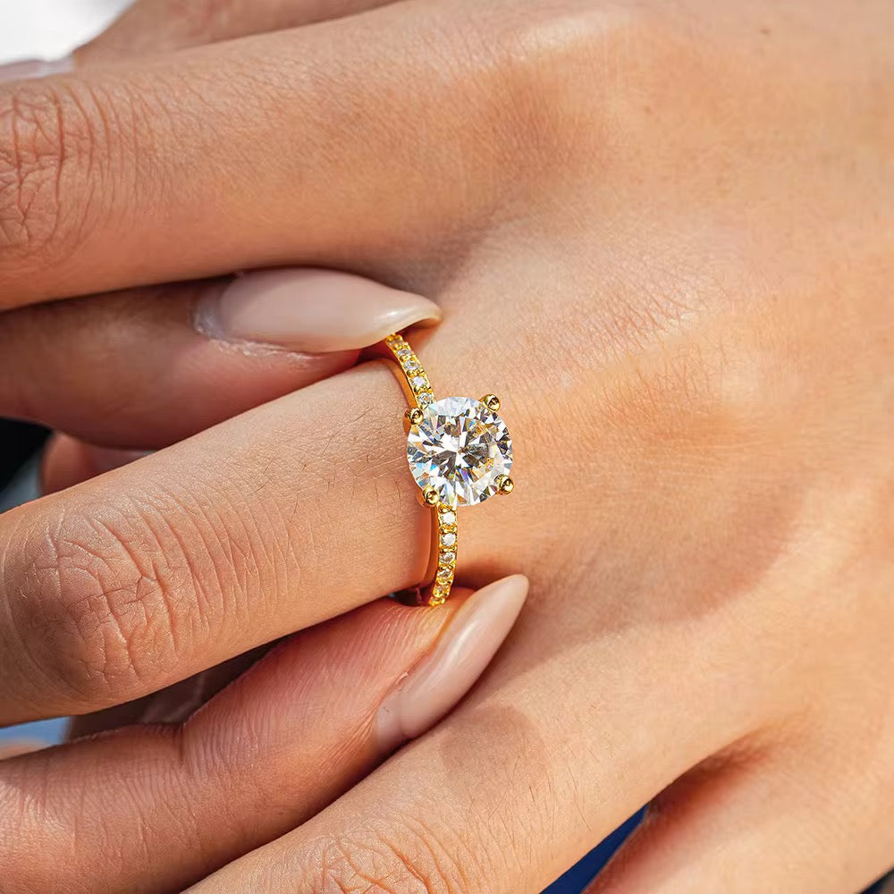 PAVÉ ROUND MOISSANITE RING