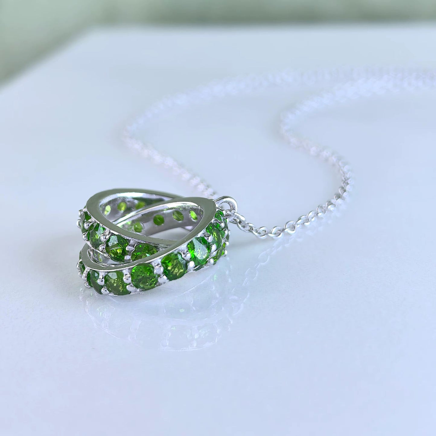 Interlocking Diopside Rings Necklace