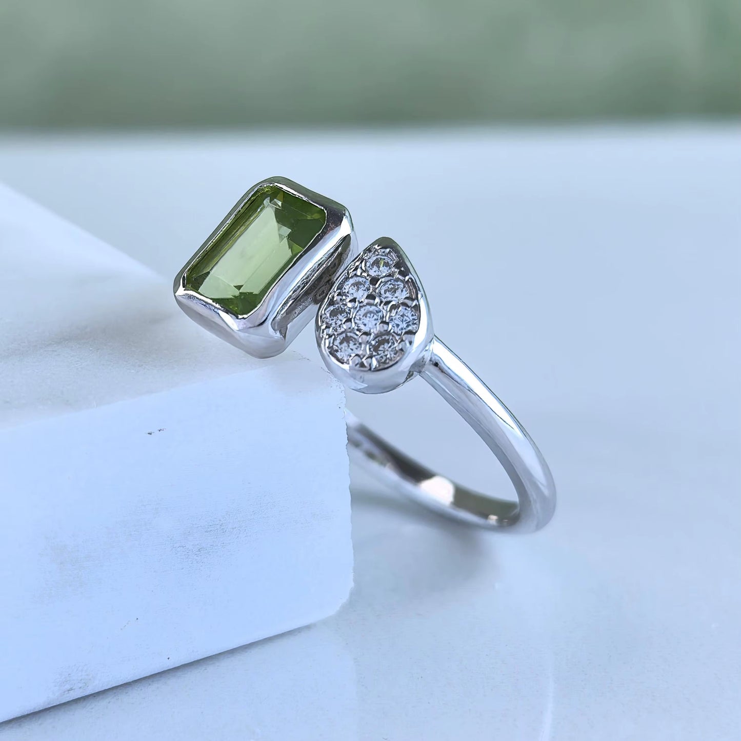 Verdant Dew Peridot Ring