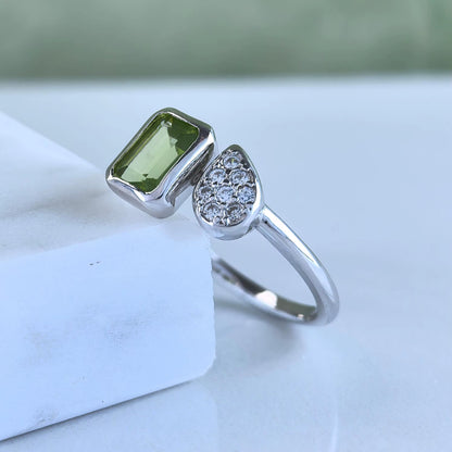 Verdant Dew Peridot Ring