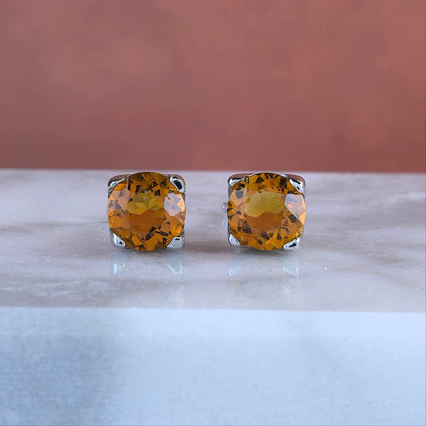 Klassische Edelstein-Ohrstecker
